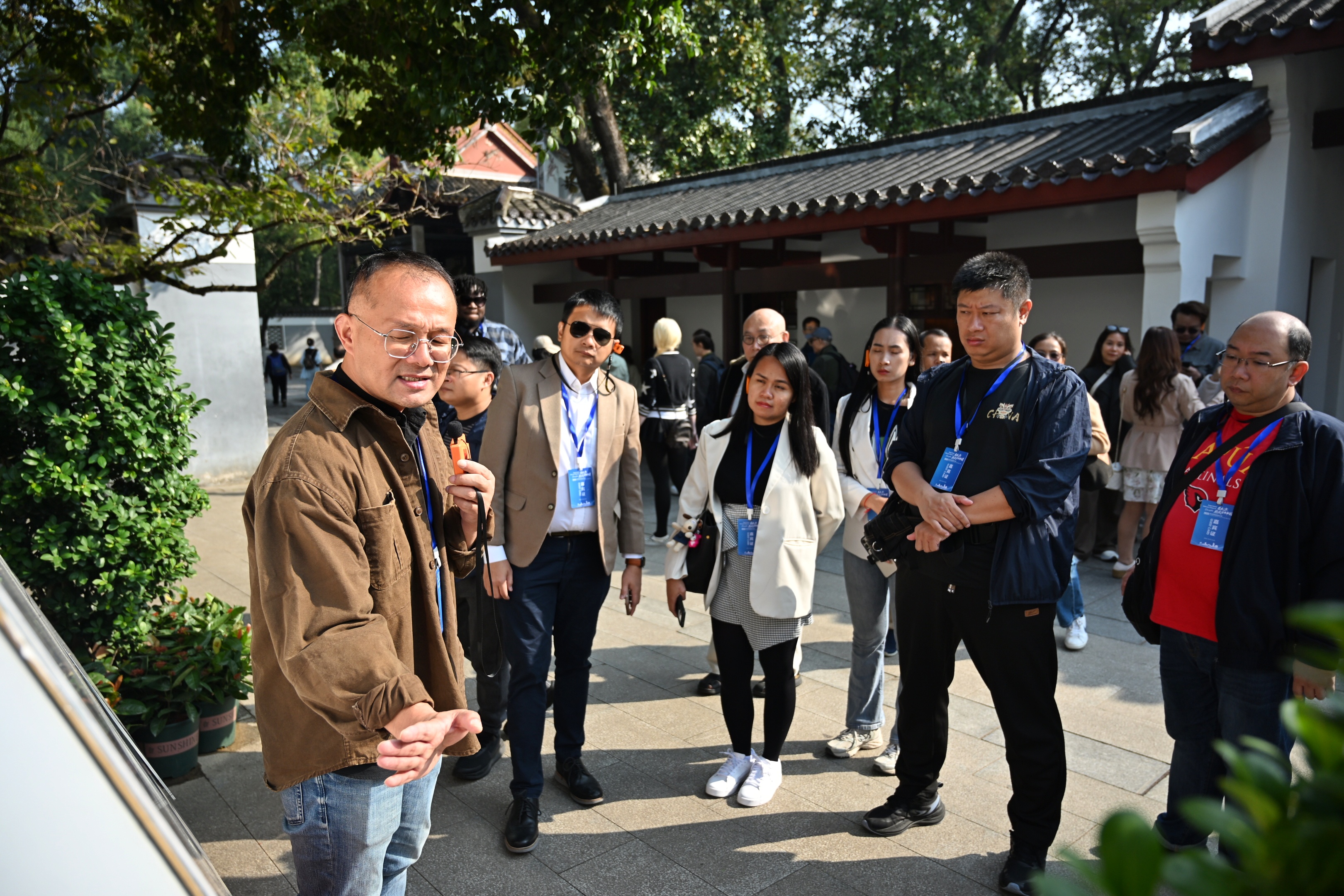 做旅途中的文化传播者